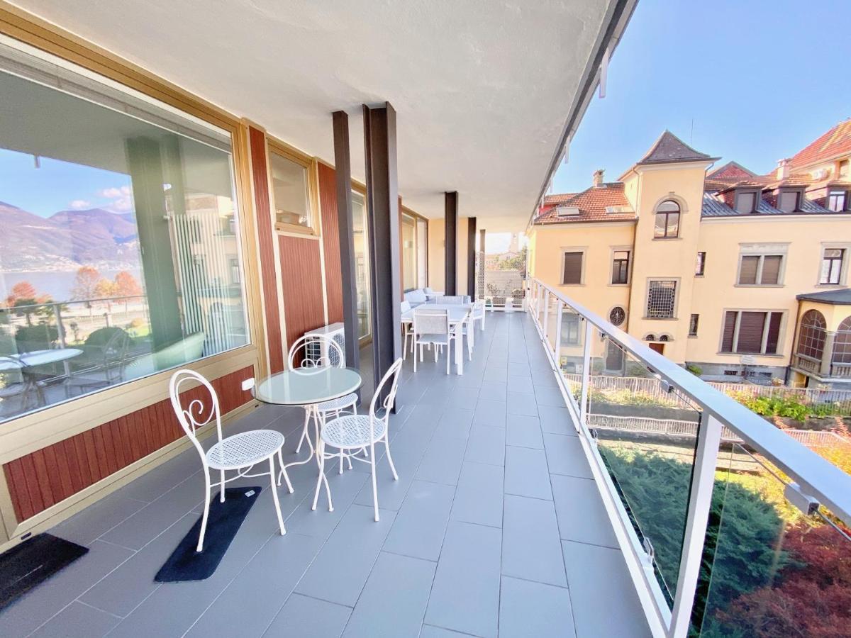 Appartamento Palazzo Di Vetro Luino Exterior photo